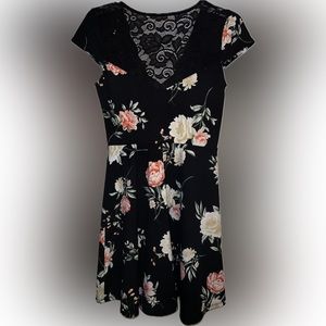 💥Three Pink Hearts Floral Skater Black Dress Lace V-Neck Lining Small